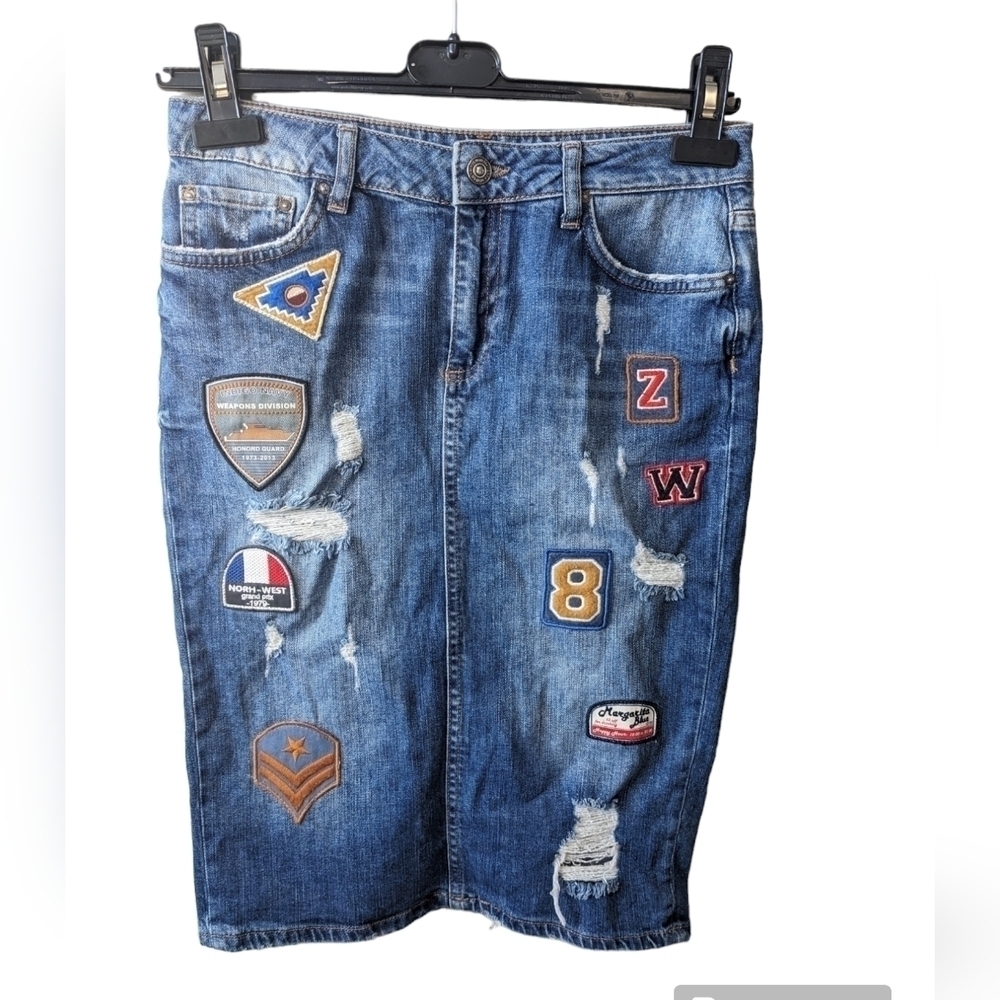 Zara Woman premium denim pencil skirt with badges size small Cottage Core